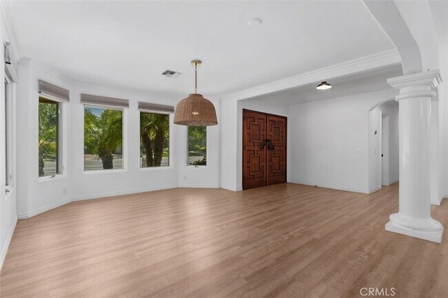 Foto del edificio - 600 Cliff Dr