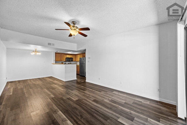 Building Photo - 2Bed/2Bath Condo at Thunderbird Rd/59th Ave! Ready for Immediate Move-In!