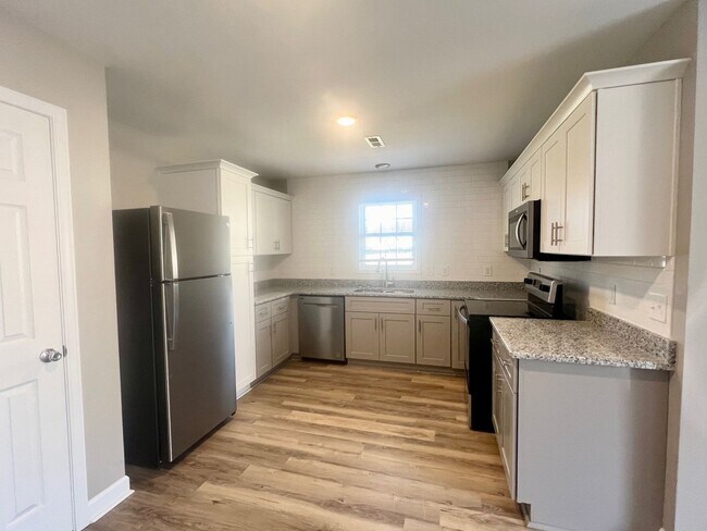 Building Photo - 317/319 E. GILBREATH STREET