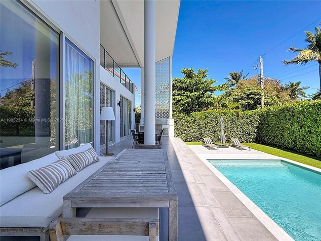 Foto del edificio - 561 Warren Ln