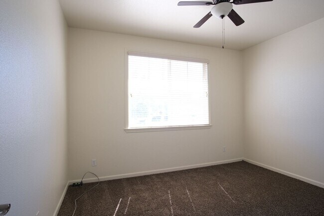 Building Photo - Gorgeous home in Ceres, Available NOW!!!