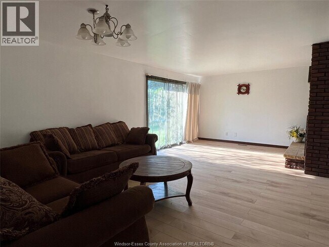 Photo du bâtiment - 3052 Lauzon Rd