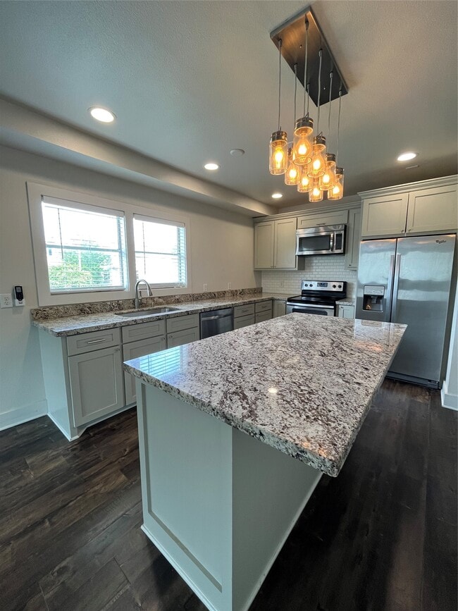 Building Photo - 1624 Sealy Ave