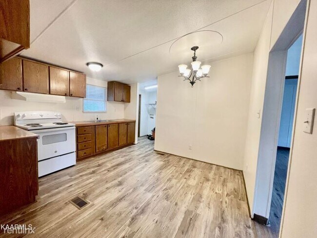 Building Photo - 3 br, 2 bath Mobile Home - 4323 Greely For...
