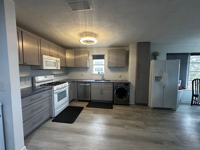 Foto del edificio - 5623 80th St N