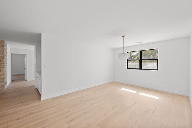 Building Photo - 302 Westlake Dr