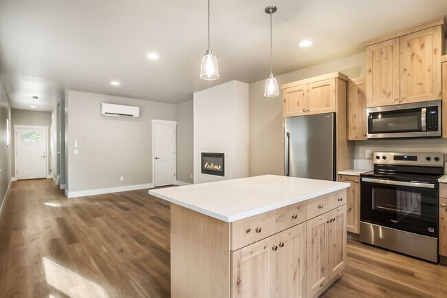 Building Photo - $1,200 Move-In Credit! Brand New 3 Bed Townhome in Prime Location