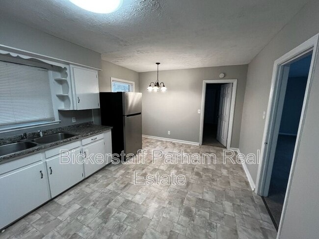 Building Photo - 1077 Dunbar Ave