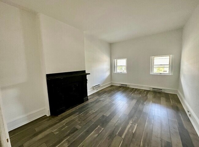 Building Photo - 930 W Main St