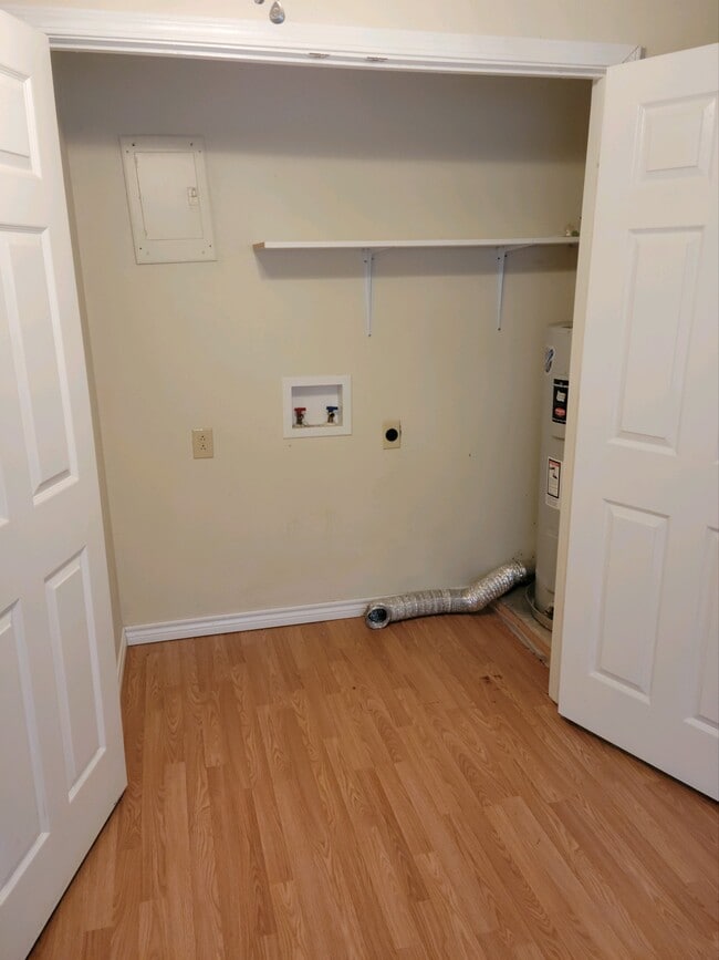 Building Photo - 307 S Berry St