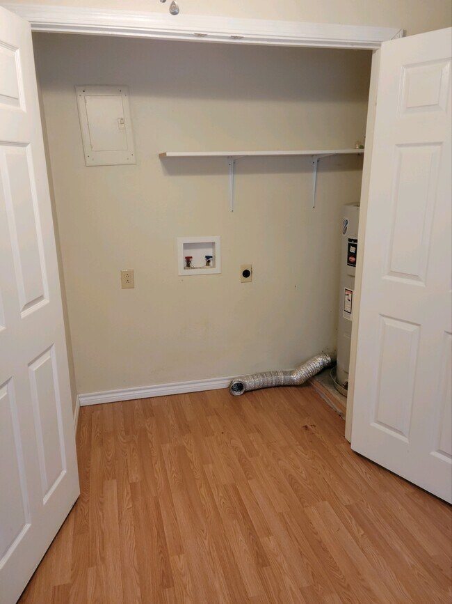 Foto del edificio - 307 S Berry St