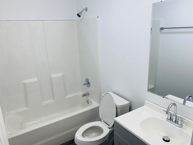 Building Photo - 1800 Grammont