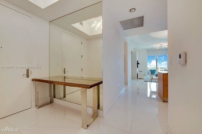 Foto del edificio - 3 br, 3.5 bath Condo - 15811 Collins Ave A...