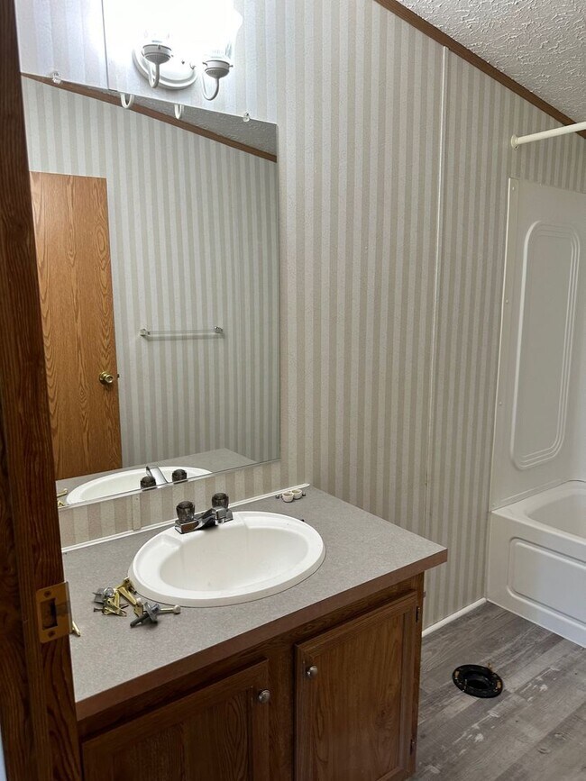 Foto del edificio - Centrally Located 3 BD 2 BA Modular Home