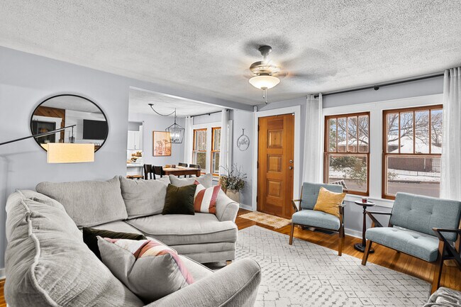 Foto del edificio - 1120 W Broadway