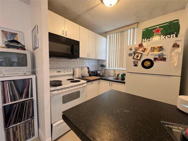 Building Photo - 1801 S Treasure Dr