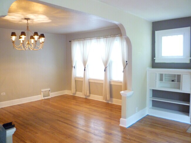 Foto del edificio - 1573 Glencoe St