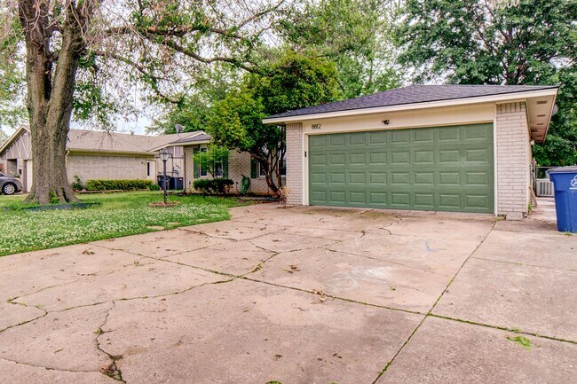 Foto del edificio - 3 Bed / 2 Bath in Memorial Estates!