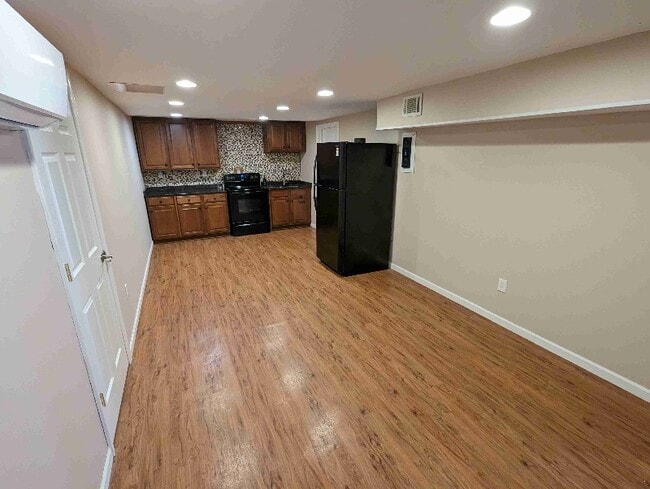 Foto del edificio - 275 E Lake Dr