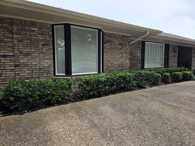 Foto del edificio - Large Duplex Unit just down the Street fro...