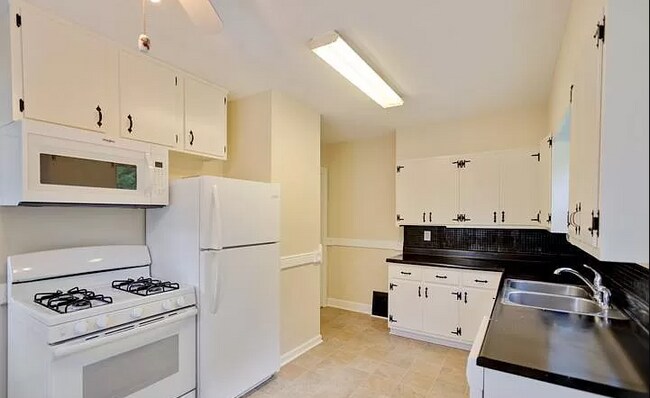 Building Photo - 1776 Burdette Ave