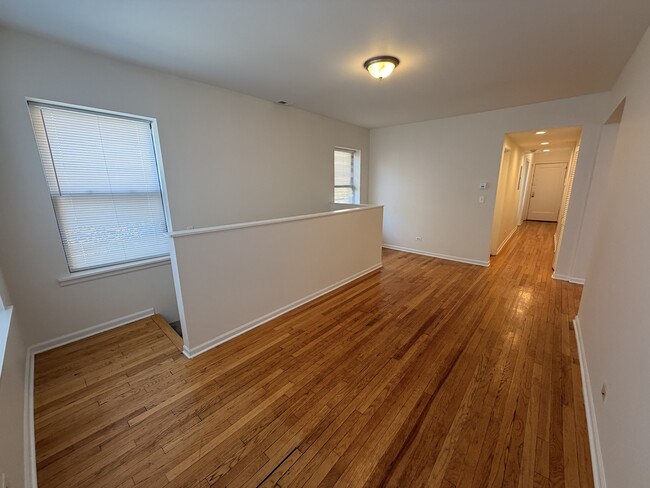 Building Photo - 2803 W Lawrence Ave