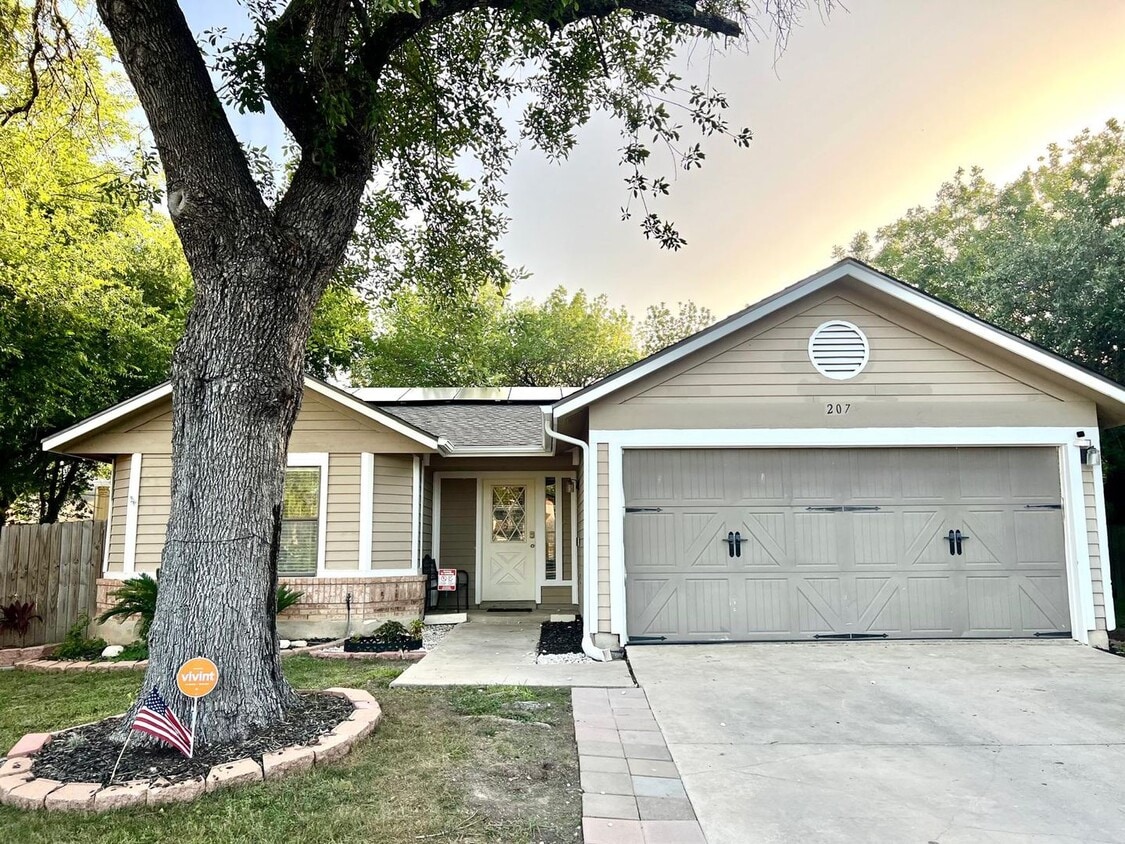 Primary Photo - 207 Canoga Park Dr