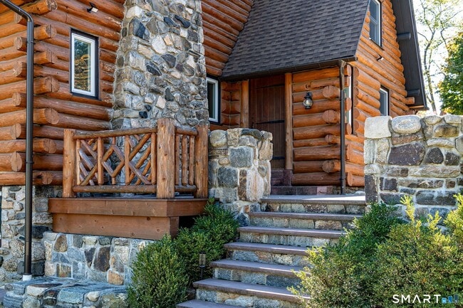 Building Photo - 28 Fox Run