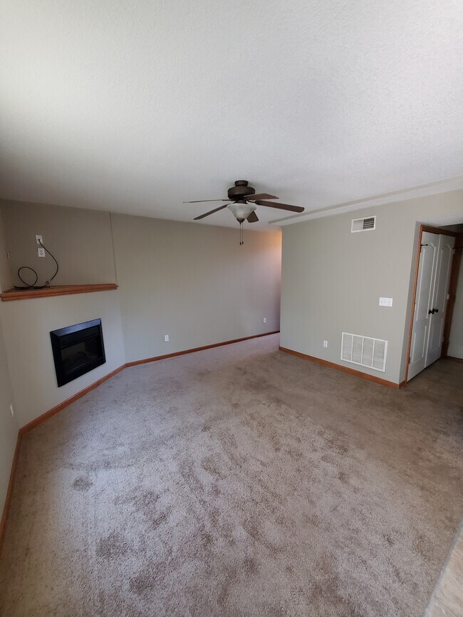 Building Photo - 1668 NW Garrett Dr