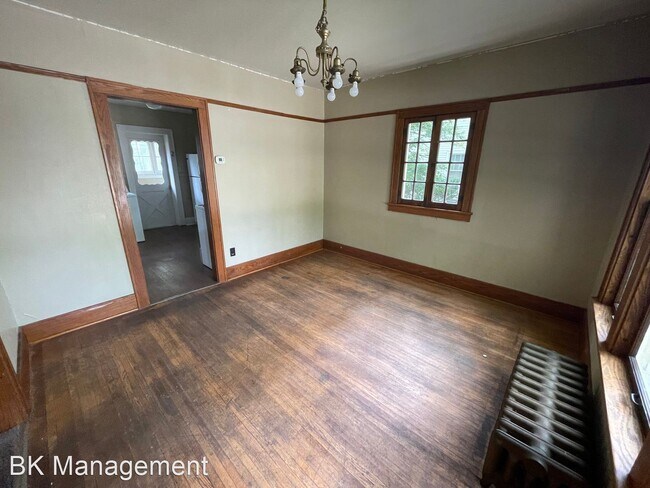 Building Photo - 3 br, 1 bath House - 411 W Stadium Ave