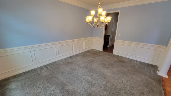 Building Photo - 4 Bed, 3.5 Townhome in Five Forks is Available!