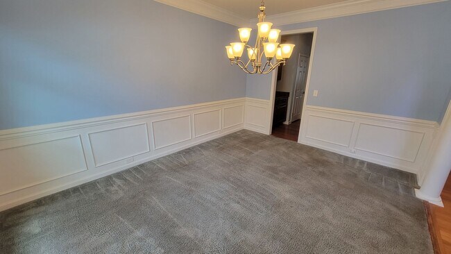 Foto del edificio - 4 Bed, 3.5 Townhome in Five Forks is Available!