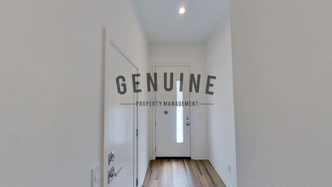 Foto del edificio - Coming Soon: Modern Tri-Level 2Bd 2.5Ba Townhouse in Irvine!