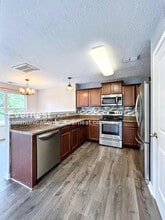 Building Photo - 441 Vailview Dr