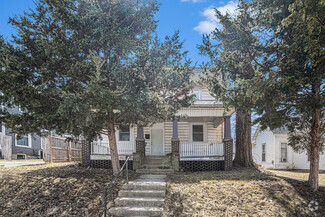 Building Photo - 715 E Walnut St