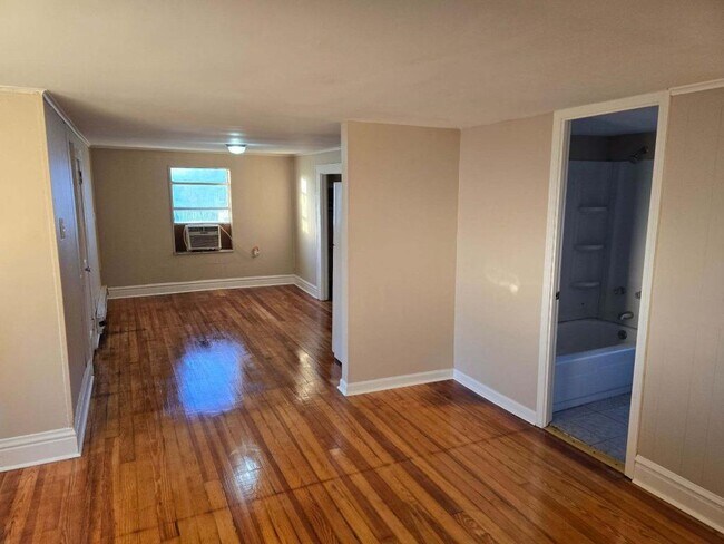 Foto del edificio - 2470 Collis Ave