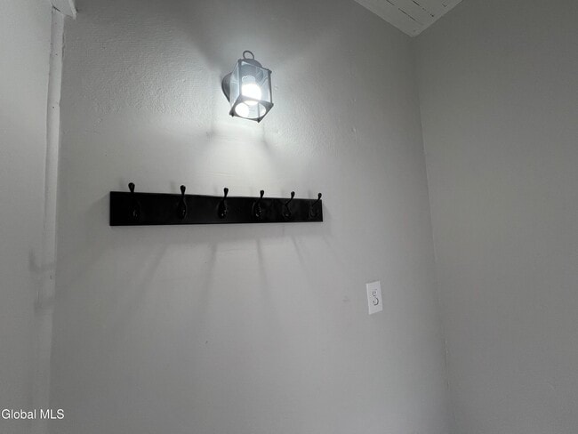 Foto del edificio - 1084 Wendell Ave