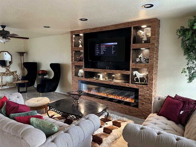 Foto del edificio - 16107 Sheldon Ridge Way