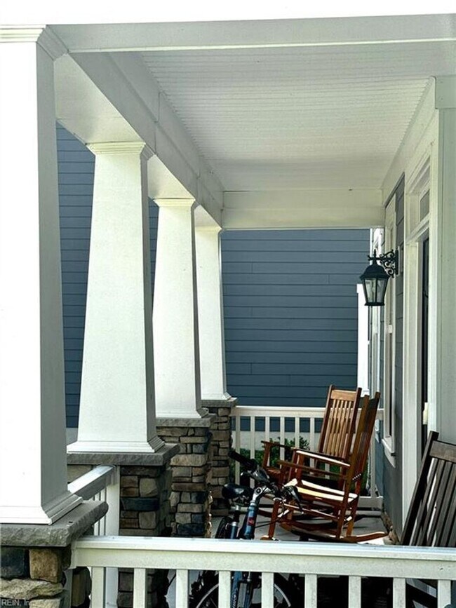 Building Photo - Stunning Modern Haven