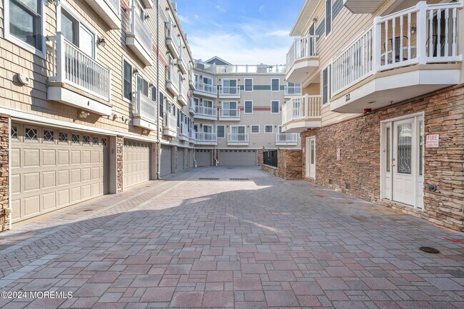 Foto del edificio - 21 Blaine Ave