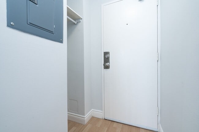 Building Photo - 798 Richmond Street West