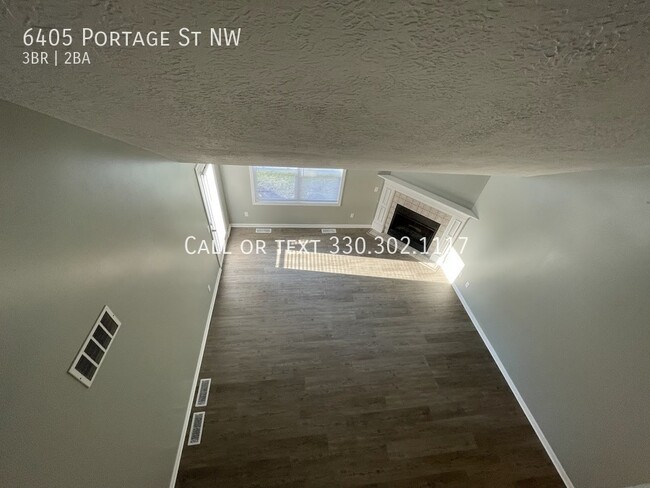 Building Photo - Three bedroom two bathroom duplex for rent