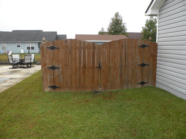 Building Photo - Great Family Home!