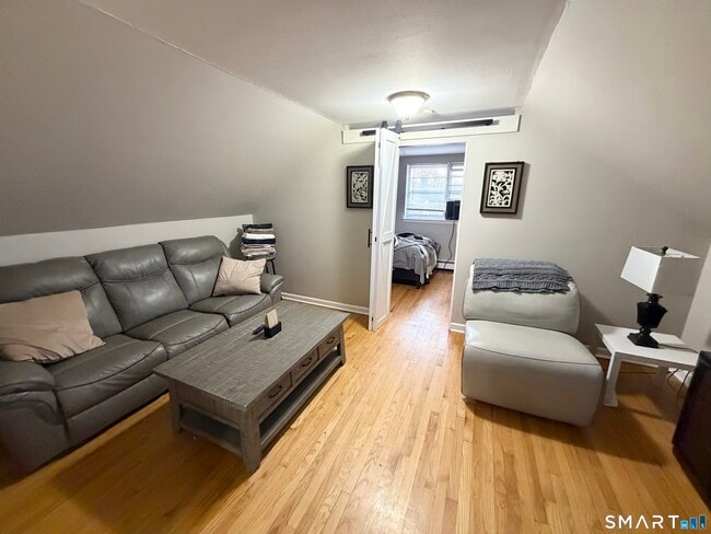 Building Photo - 100 Upton St