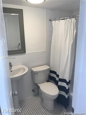 Foto del edificio - 6715 N Kendall Dr