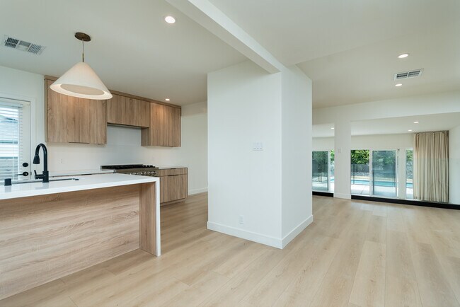 Foto del edificio - 3149 N Naomi St