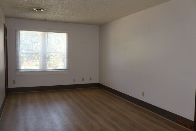 Foto del edificio - 411 E Plum St