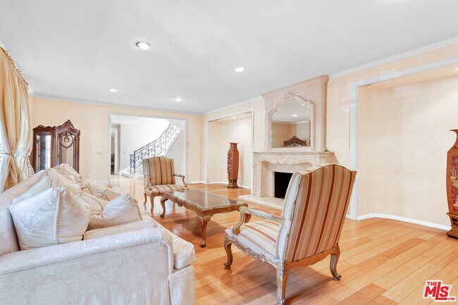 Foto del edificio - 1148 Coldwater Canyon Dr