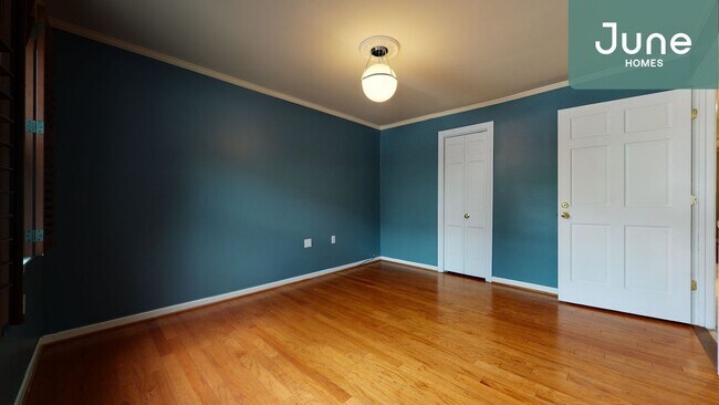 Foto del edificio - Queen room in 7-bed/4.0-bath Home