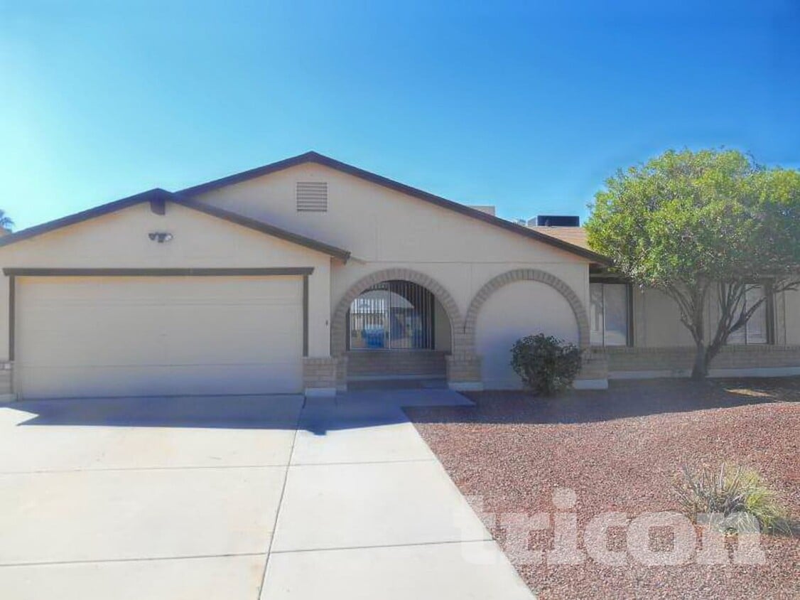 Foto principal - 3701 E Greenway Ln